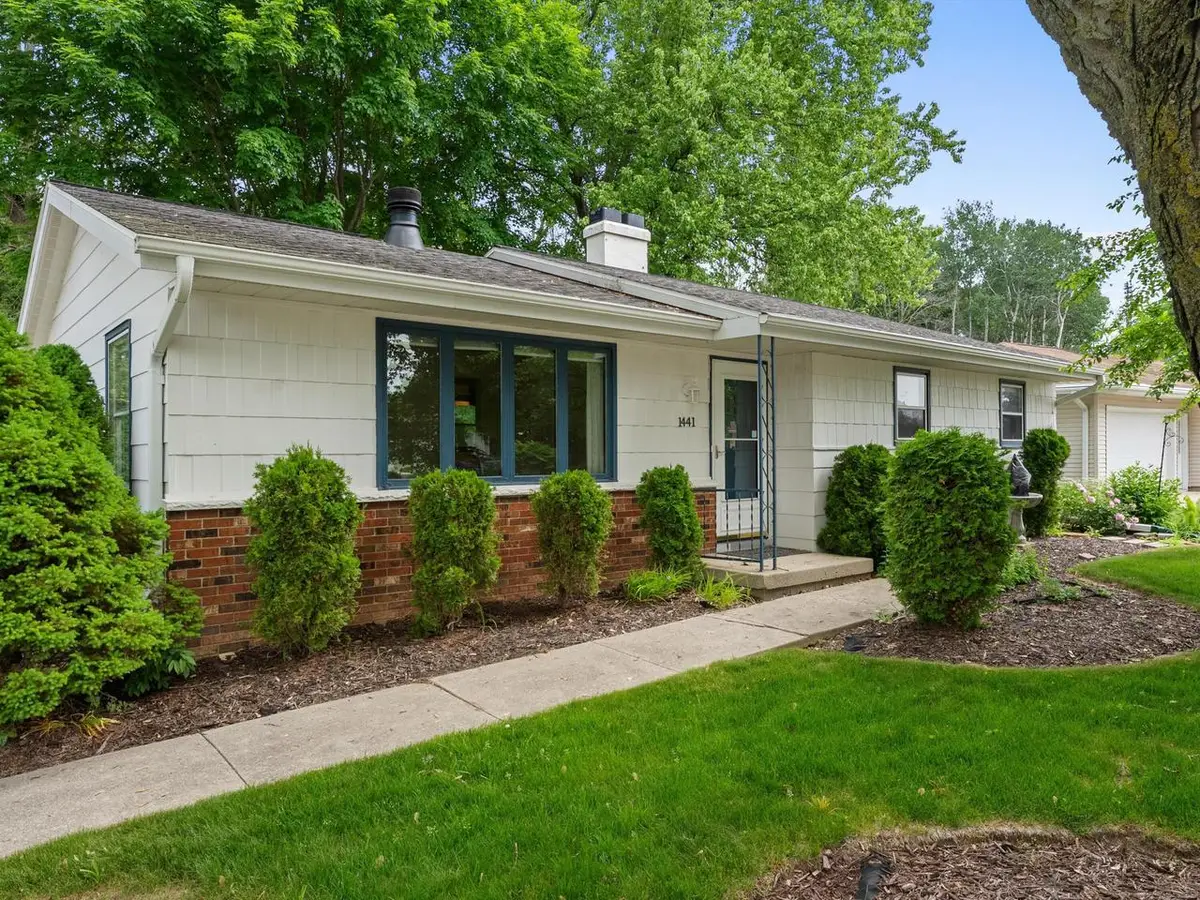 1441 Lee CIRCLE, Manitowoc, WI 54220 - #1