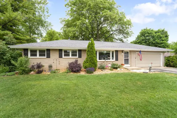 N51W15674 Fair Oak PARKWAY, Menomonee Falls, WI 53051