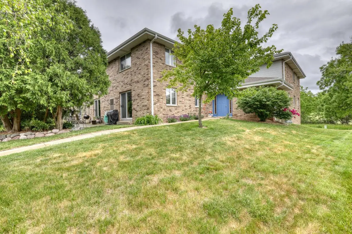 1360 Meadowcreek DRIVE #F, Pewaukee, WI 53072 - #1