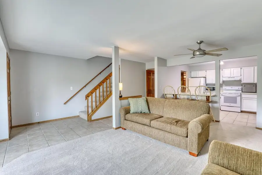 1360 Meadowcreek DRIVE #F, Pewaukee, WI 53072 - #3