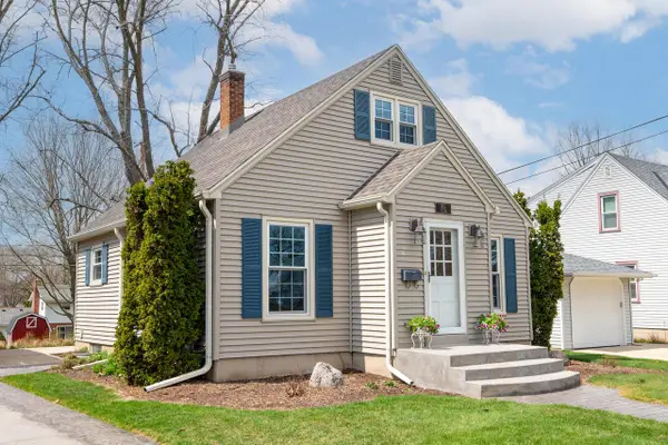 W63N391 Hillcrest AVENUE, Cedarburg, WI 53012