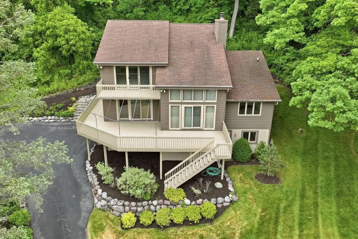 790 Garrison COURT, Delafield, WI 53018 - #1
