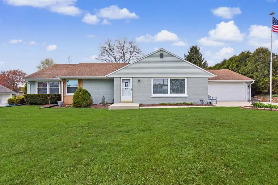 211 E Alta Loma CIRCLE, Thiensville, WI 53092 - #2