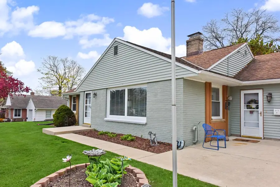 211 E Alta Loma CIRCLE, Thiensville, WI 53092 - #3
