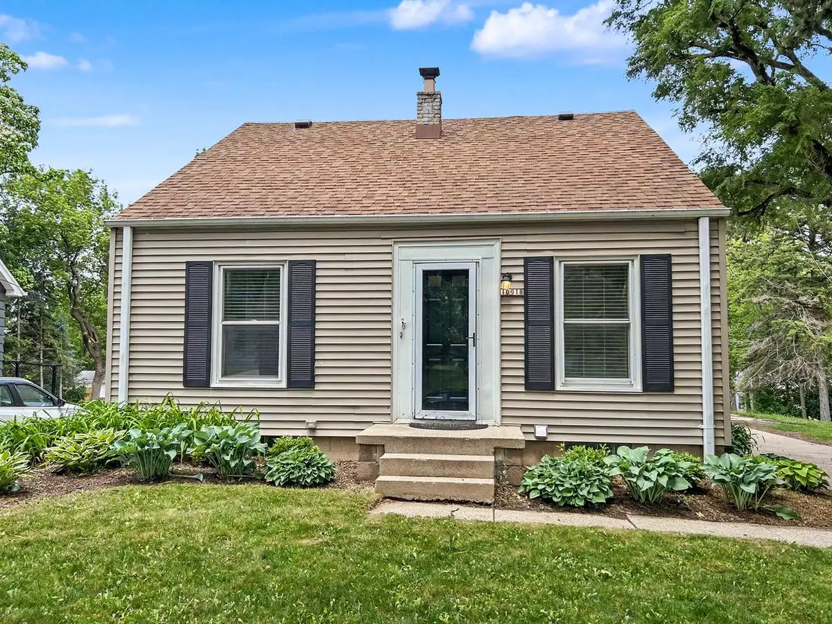 10918 W Wells STREET, Wauwatosa, WI 53226 - #1