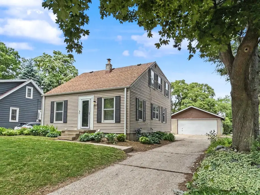 10918 W Wells STREET, Wauwatosa, WI 53226 - #2