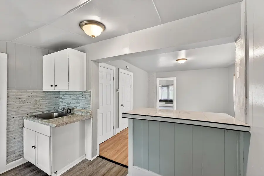 946 W Windlake AVENUE, Milwaukee, WI 53204 - #3