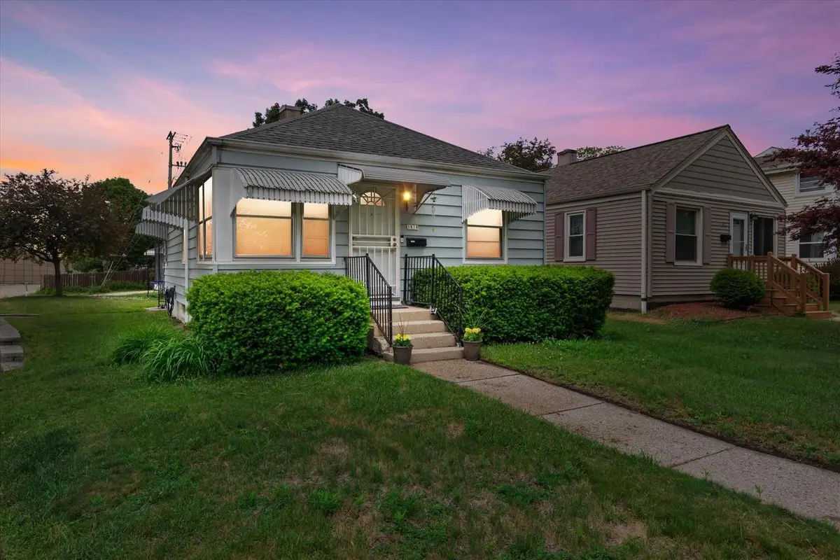 1818 E Fernwood AVENUE, Milwaukee, WI 53207 - #1