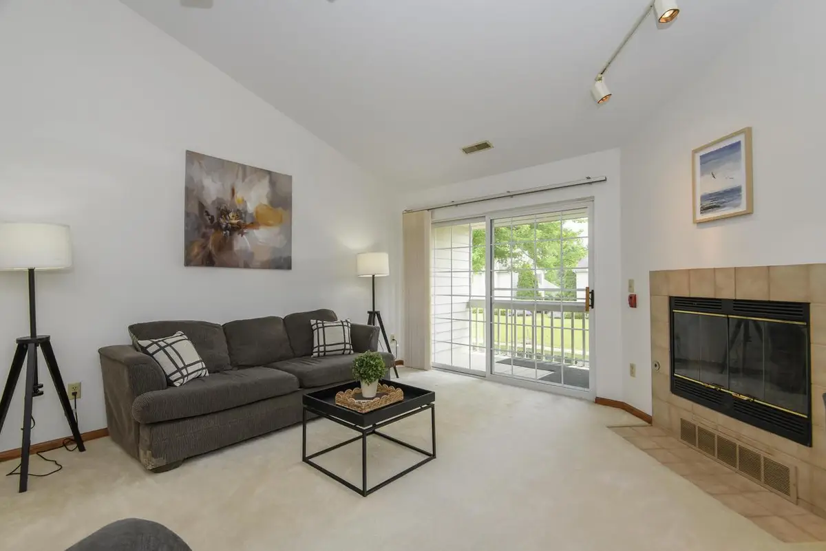 176 Westfield WAY #D, Pewaukee, WI 53072 - #1