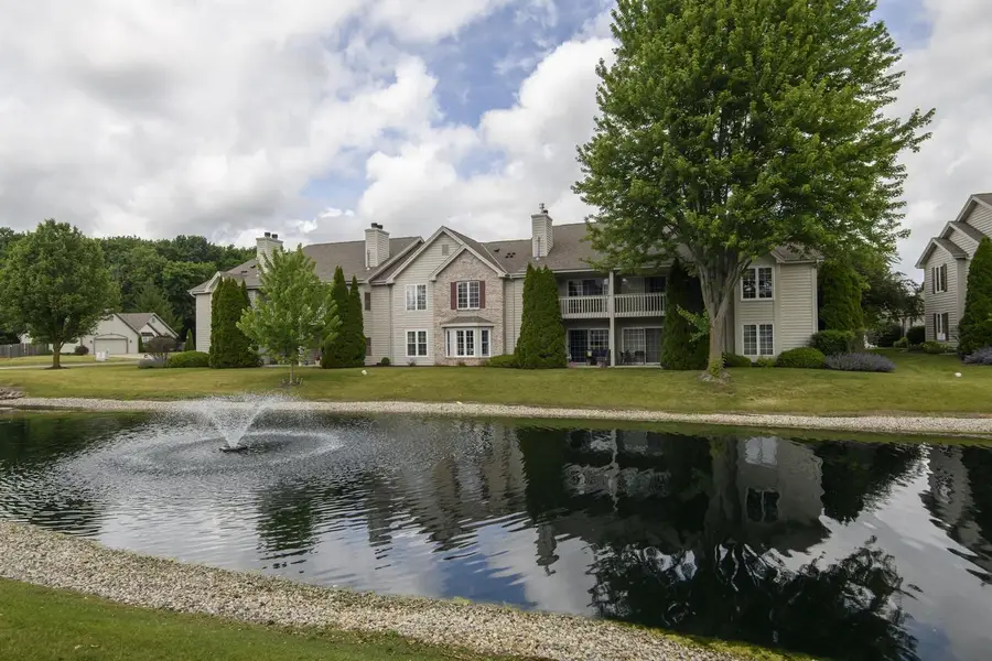 176 Westfield WAY #D, Pewaukee, WI 53072 - #2