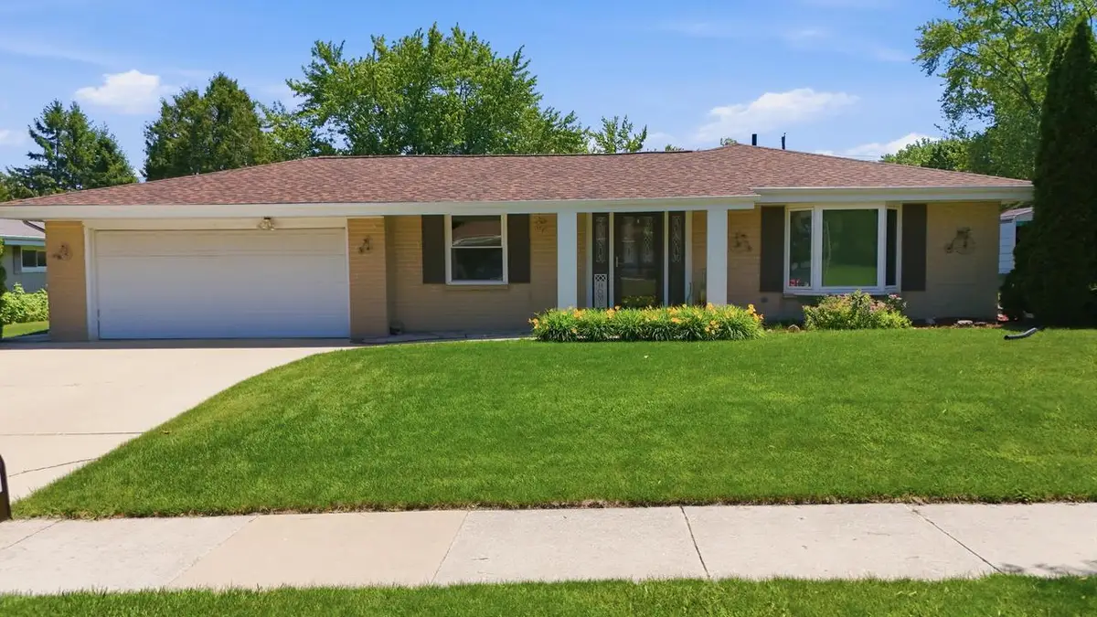 605 E Laverne DRIVE, Oak Creek, WI 53154 - #1