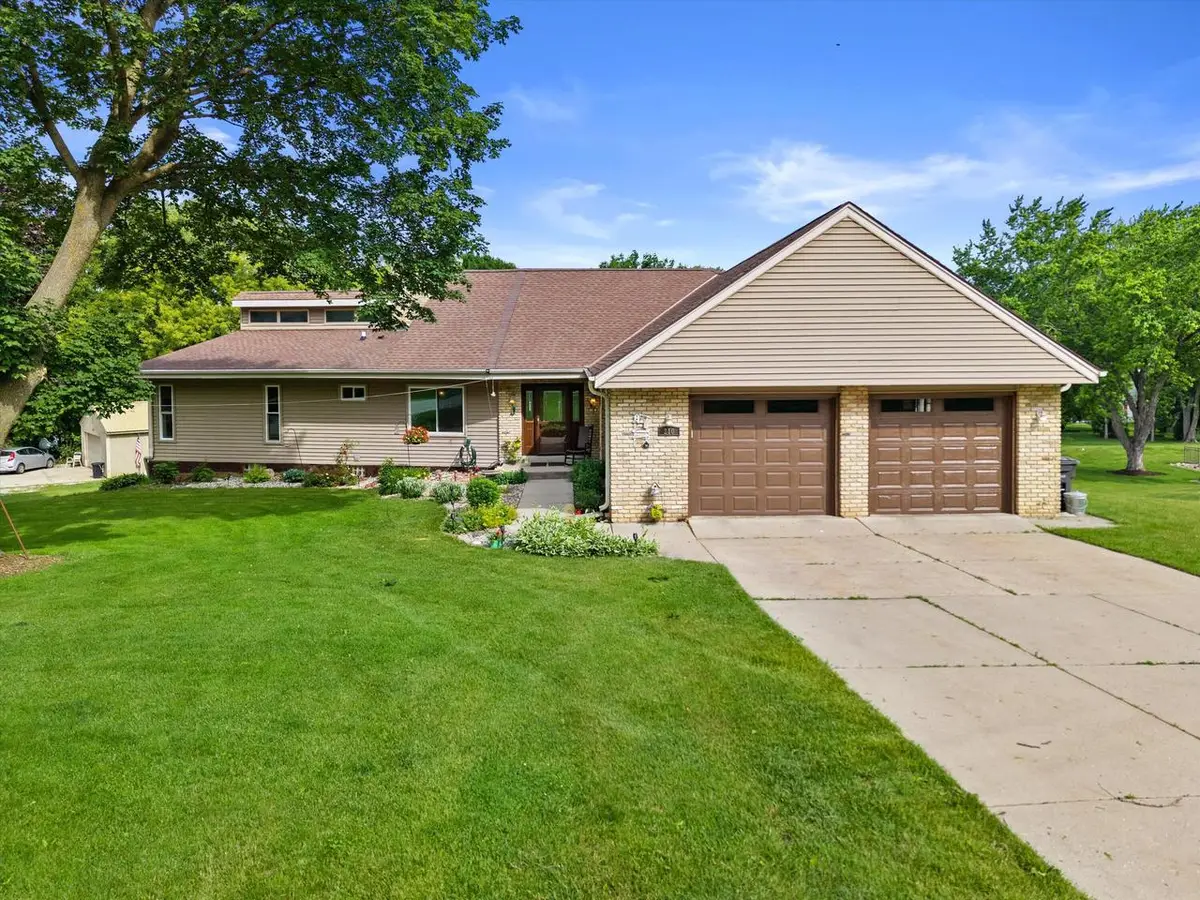 210 Prairie View DRIVE, North Prairie, WI 53153 - #1