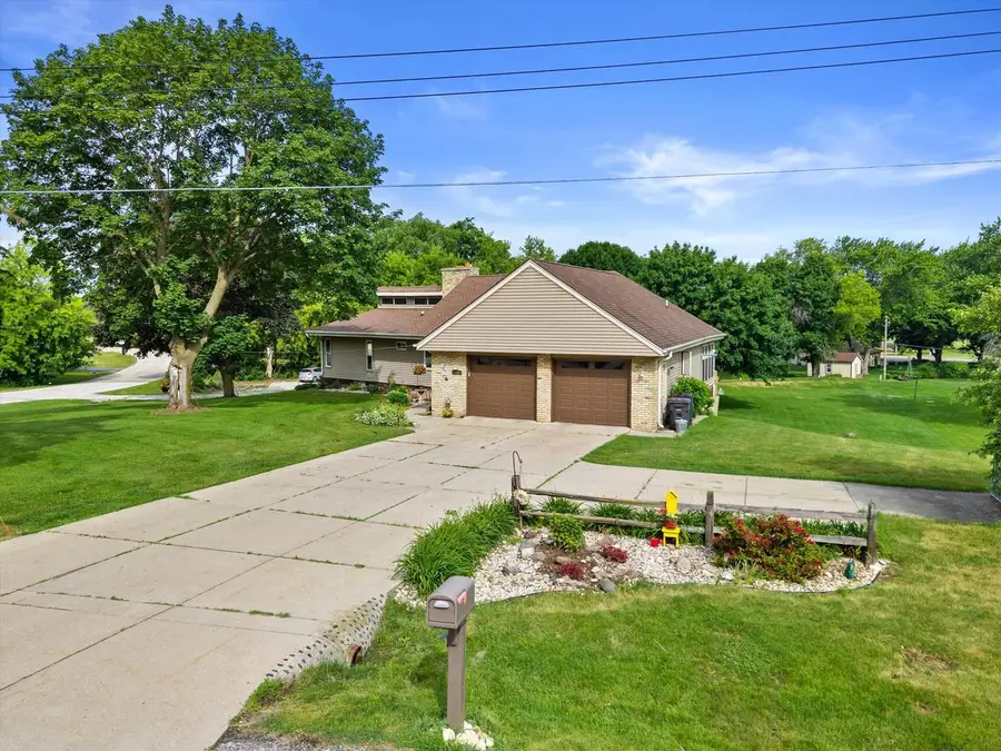 210 Prairie View DRIVE, North Prairie, WI 53153 - #2