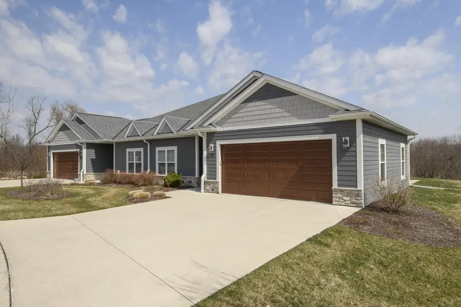 106 Phantom Lake COURT, Mukwonago, WI 53149 - #2