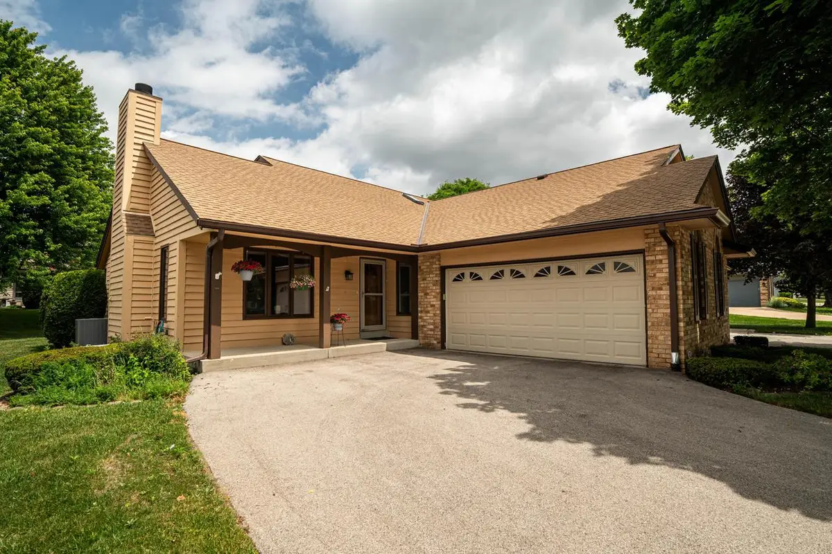 5413 Somerset LANE S, Greenfield, WI 53221 - #1