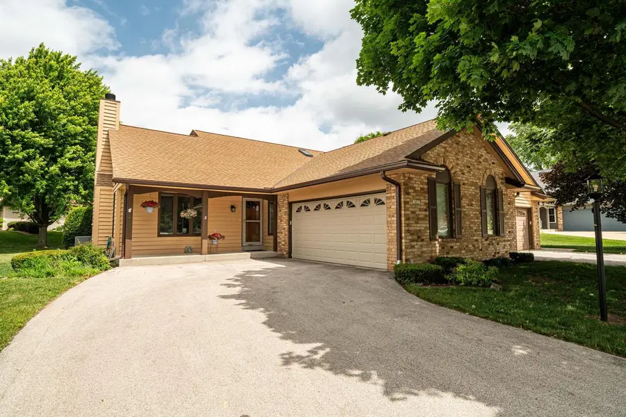 5413 Somerset LANE S, Greenfield, WI 53221 - #2