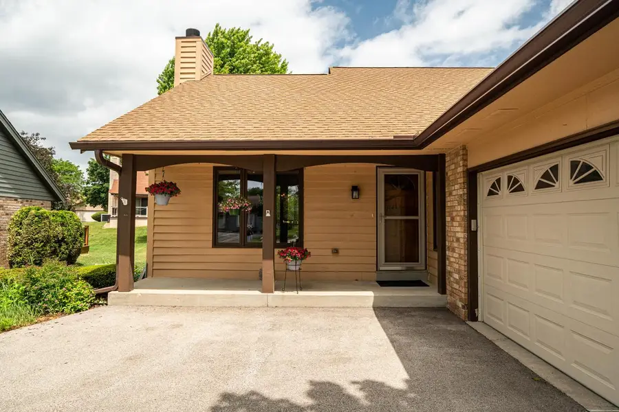 5413 Somerset LANE S, Greenfield, WI 53221 - #3