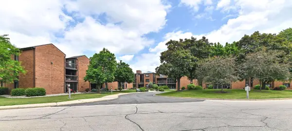 6100 W Stonehedge DRIVE #167, Greenfield, WI 53220