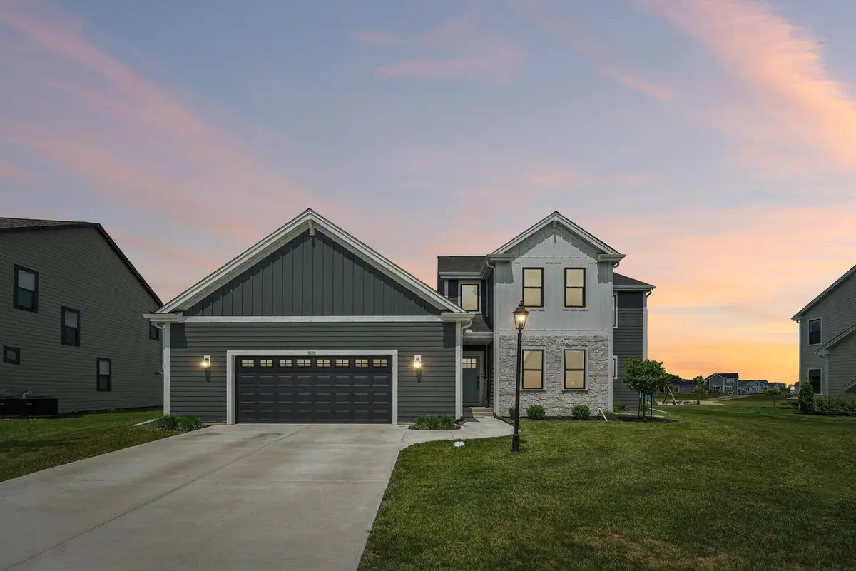 9249 S Overlook WAY, Franklin, WI 53132 - #1