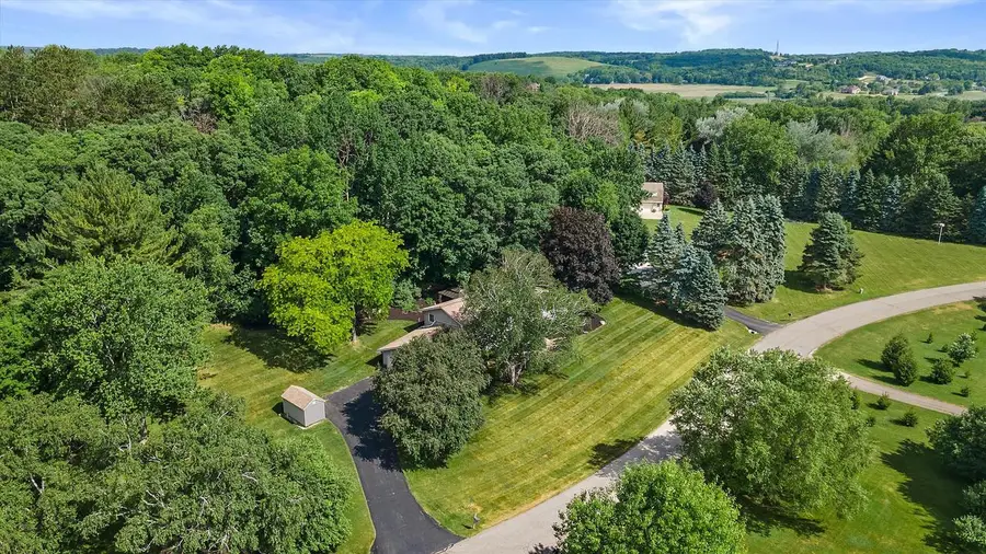 W290S2811 Carmarthen DRIVE, Waukesha, WI 53188 - #2