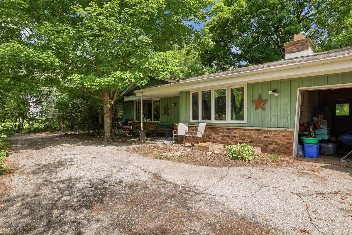 S85W30520 Stoneridge DRIVE, Mukwonago, WI 53149 - #1