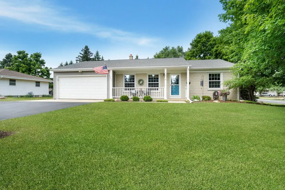 1674 Mapledale ROAD, West Bend, WI 53090 - #1
