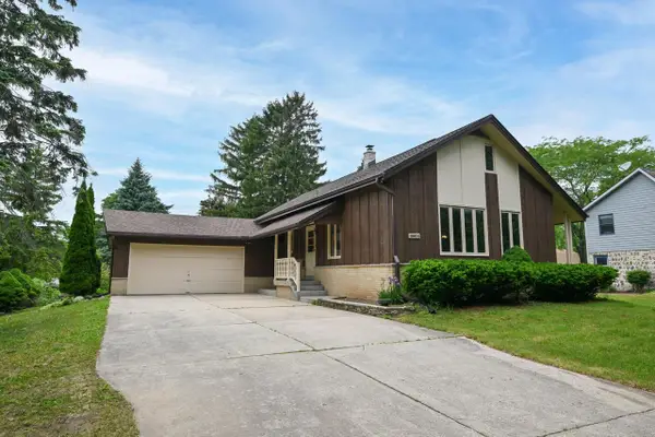 8603 N Regent ROAD, Fox Point, WI 53217