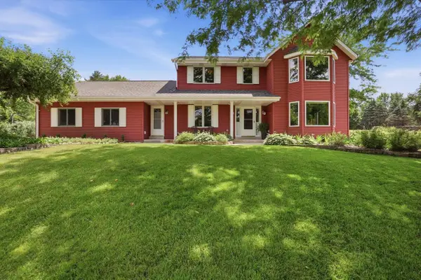 W343N6980 W Circle DRIVE, Oconomowoc, WI 53066