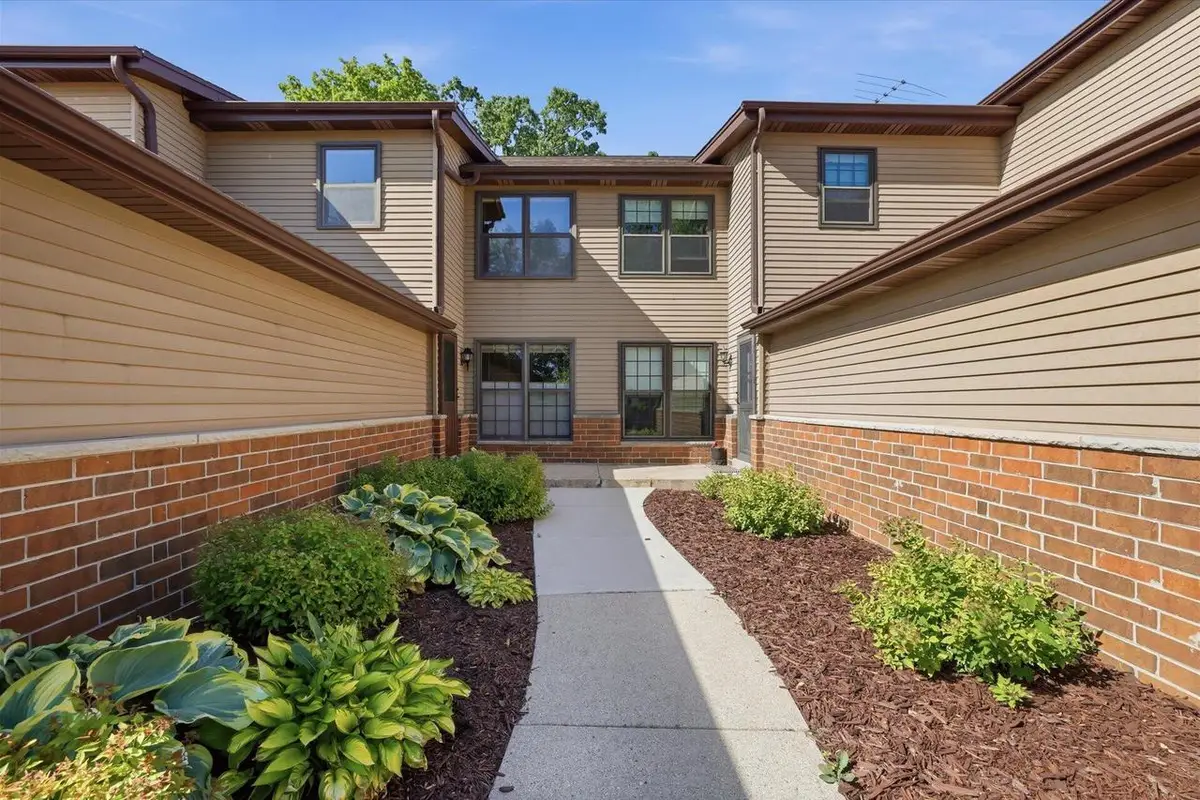 8116 S Forest Hills CIRCLE #8116, Franklin, WI 53132 - #1