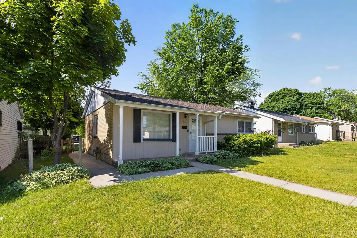 8531 W Lawrence AVENUE, Milwaukee, WI 53225 - #1