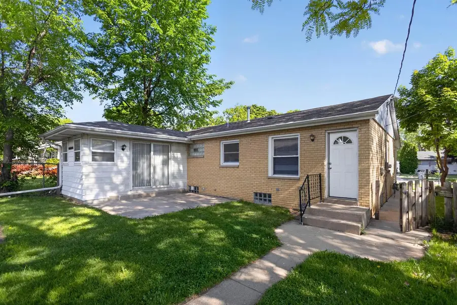 8531 W Lawrence AVENUE, Milwaukee, WI 53225 - #2