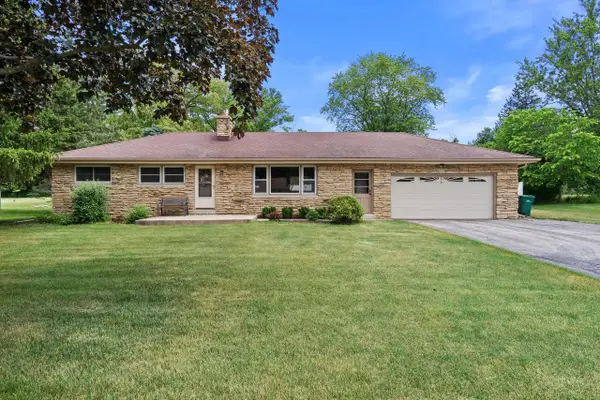 W147N5010 Dolphin DRIVE, Menomonee Falls, WI 53051