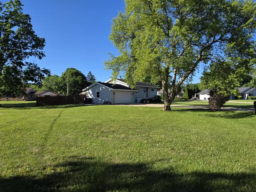 12237 W Larkspur ROAD, Franklin, WI 53132 - #2