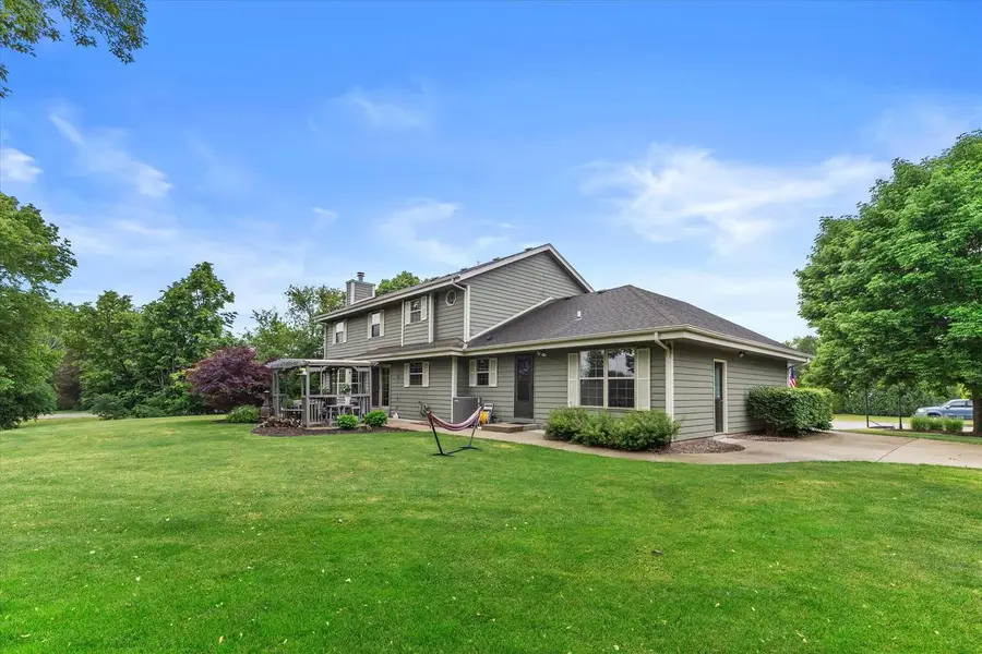W147N7026 Woodland DRIVE, Menomonee Falls, WI 53051 - #3