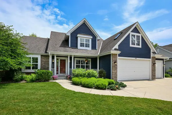 1952 Blackhawk DRIVE, Grafton, WI 53024