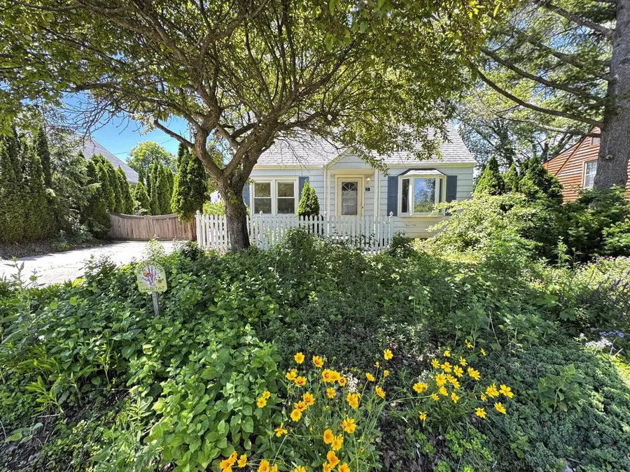 W165N8607 Dardis AVENUE, Menomonee Falls, WI 53051 - #3