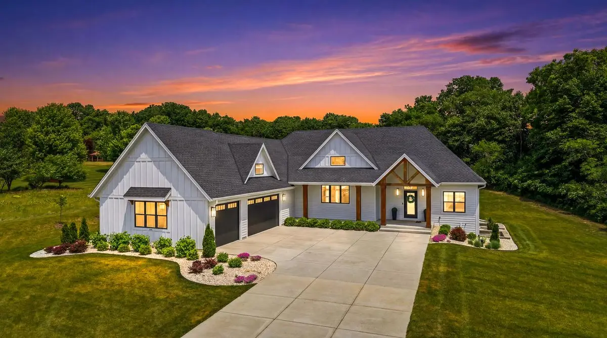 3864 Hickory Hill PARKWAY, Hubertus, WI 53033 - #1