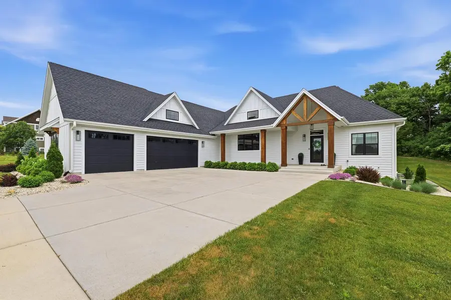 3864 Hickory Hill PARKWAY, Hubertus, WI 53033 - #3