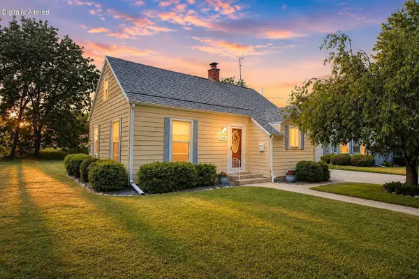 305 North AVENUE, Hartland, WI 53029