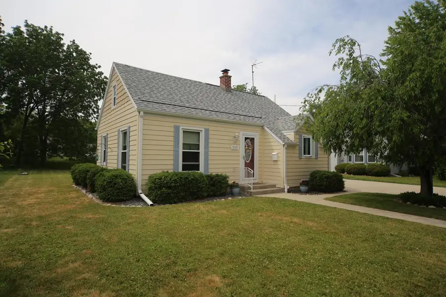 305 North AVENUE, Hartland, WI 53029 - #2