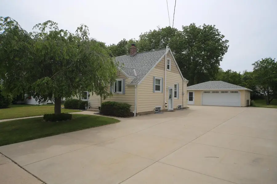 305 North AVENUE, Hartland, WI 53029 - #3