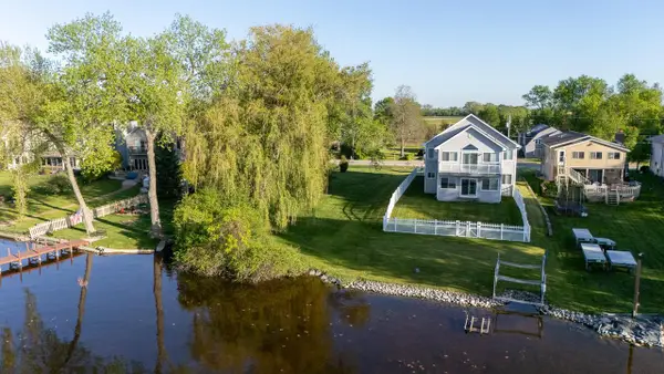 7427 WIND LAKE ROAD E, Waterford, WI 53185