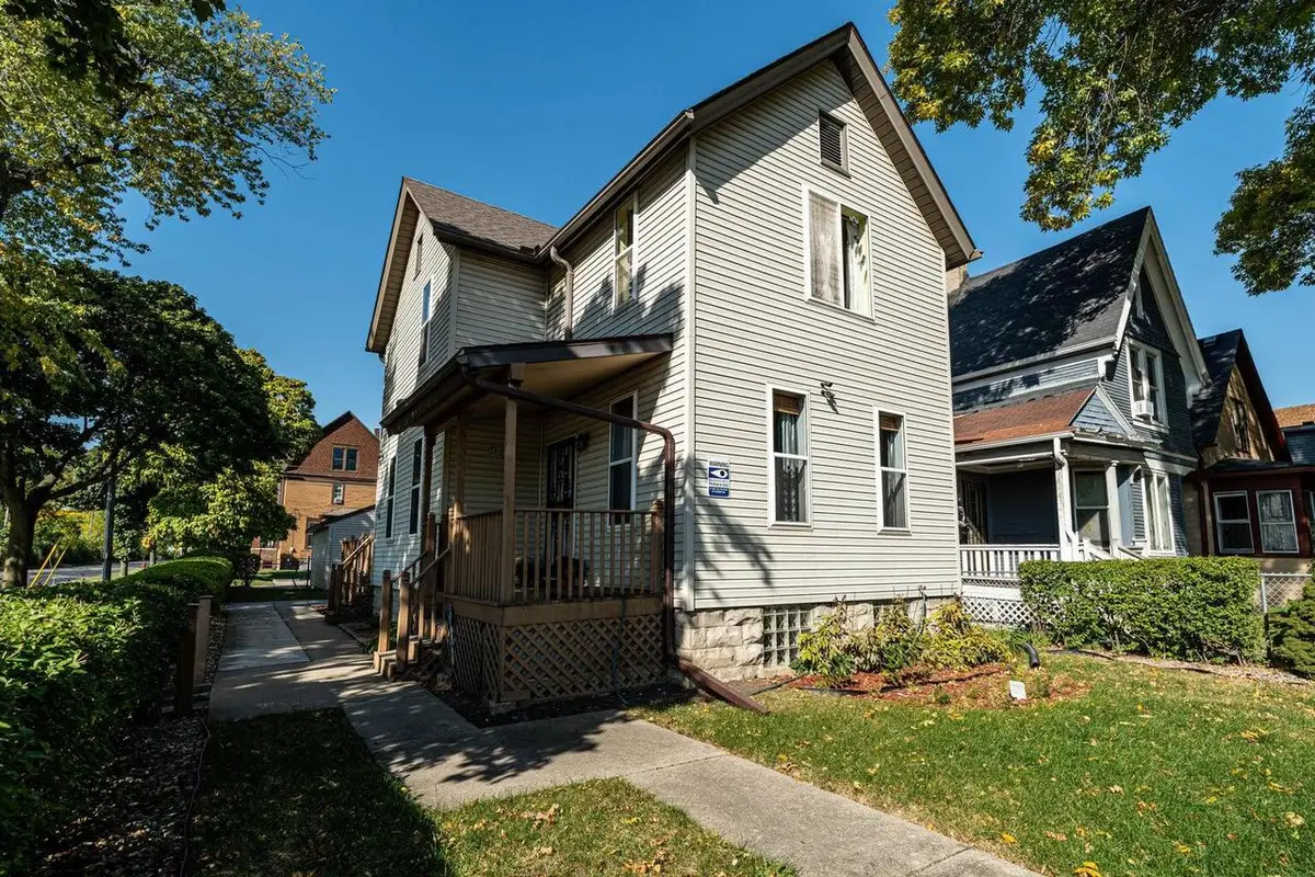 201 N 36th STREET, Milwaukee, WI 53208 - #1