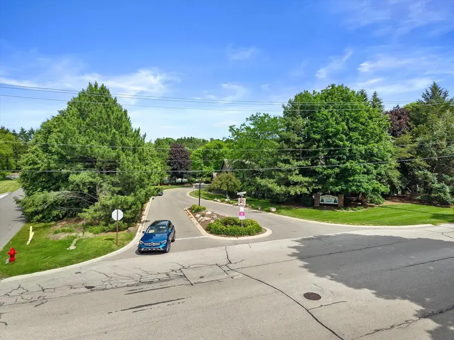 18575 Brookfield Lake DRIVE #62, Brookfield, WI 53045 - #2