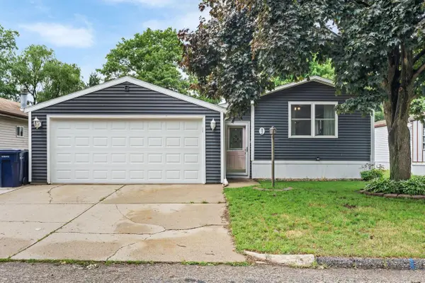 82 Falling Creek CIRCLE, Janesville, WI 53548
