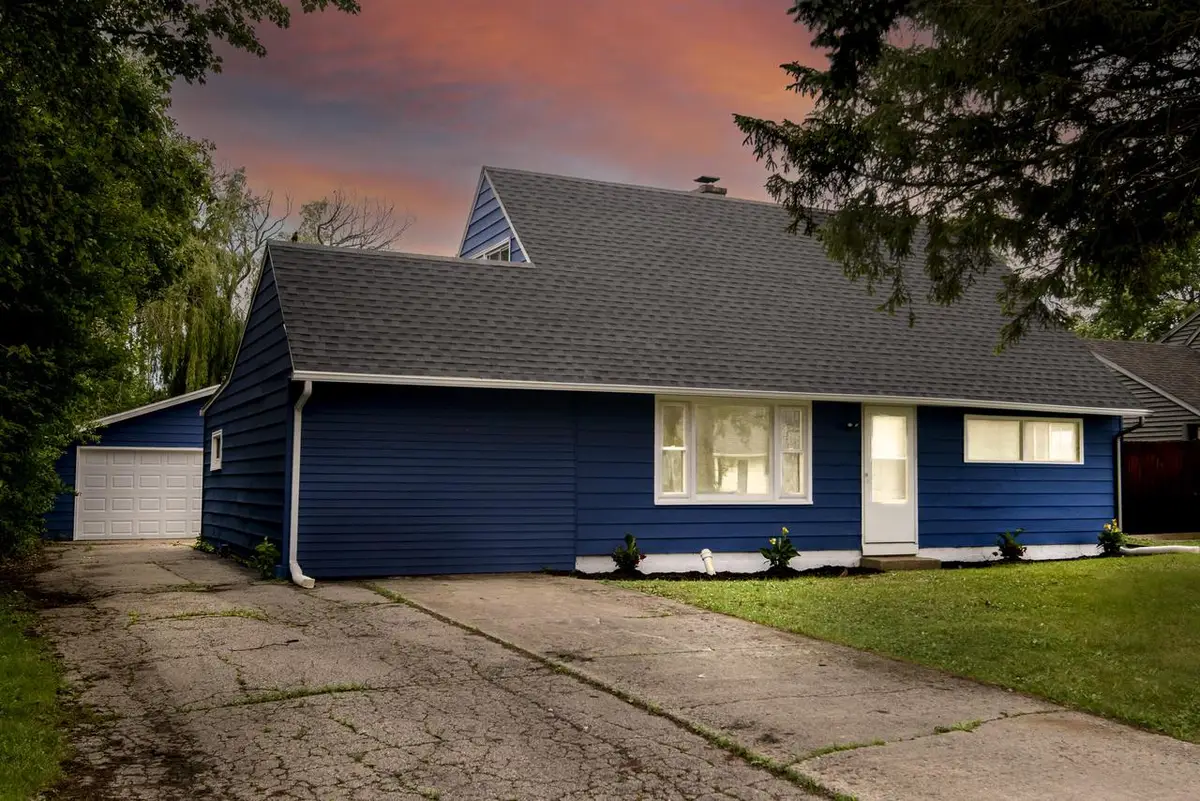 6908 W Allerton AVENUE, Greenfield, WI 53220 - #1
