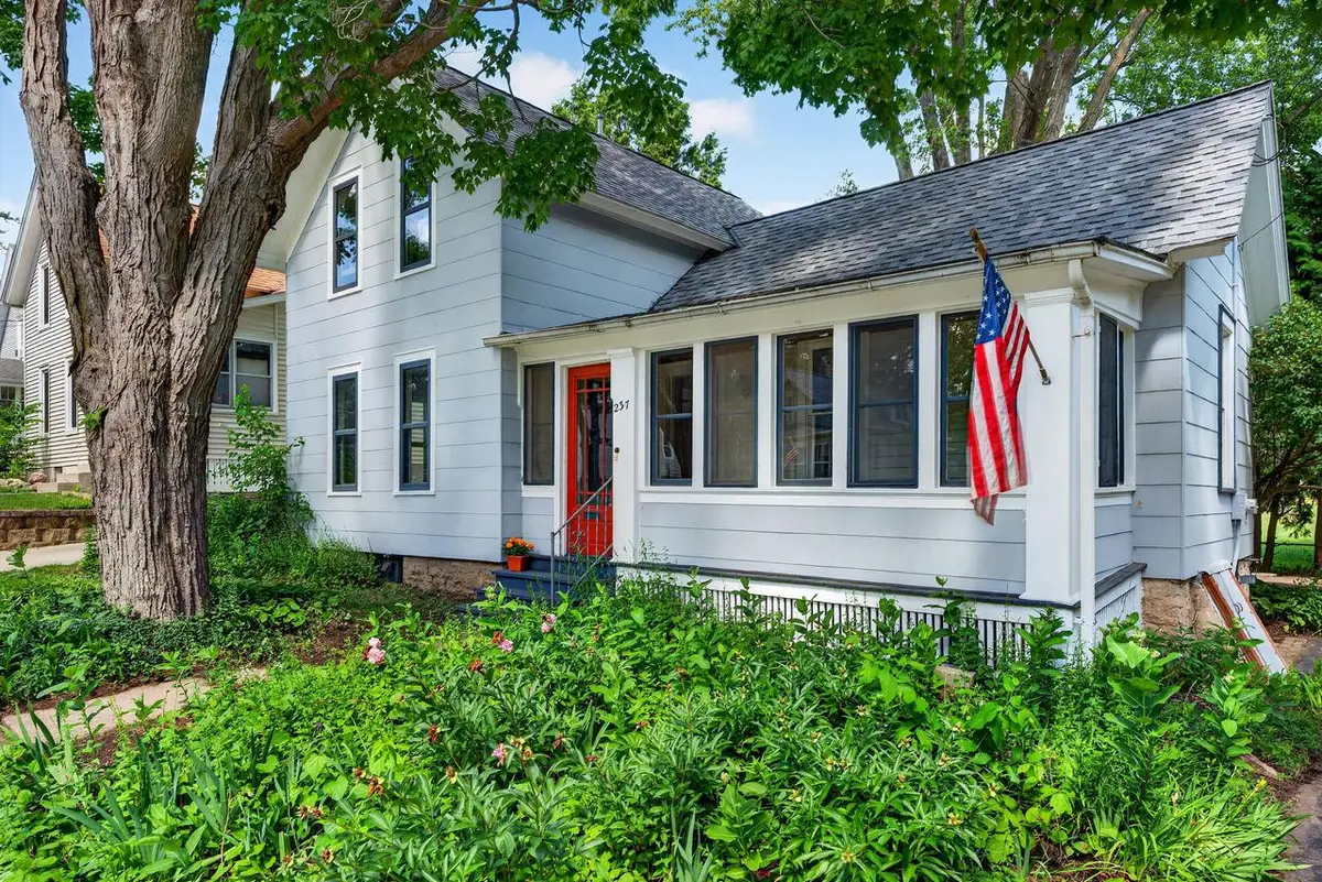 237 Waverly PLACE, Waukesha, WI 53186 - #1