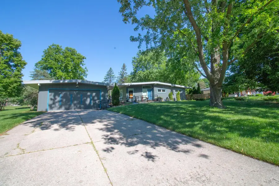 3325 Wilshire ROAD, Brookfield, WI 53045 - #2