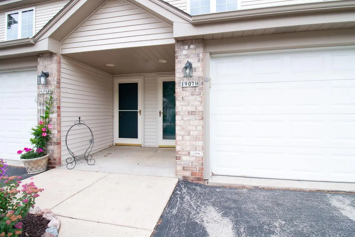 1907 Mallard Pointe CIRCLE #H, Waukesha, WI 53189 - #1