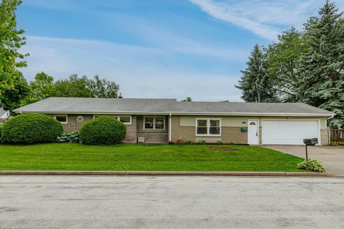 11307 W Garfield AVENUE, Wauwatosa, WI 53226 - #1